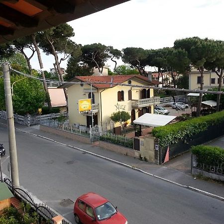 Casamare Gianluca Apartment Marina di Massa Exterior foto