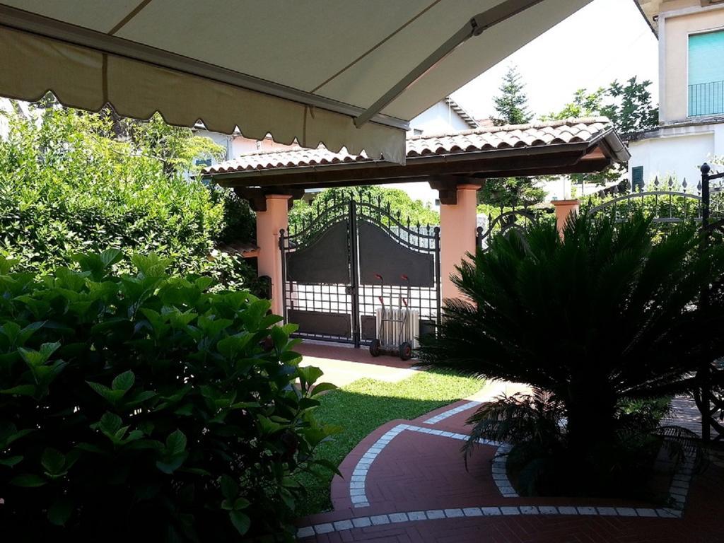 Casamare Gianluca Apartment Marina di Massa Cameră foto